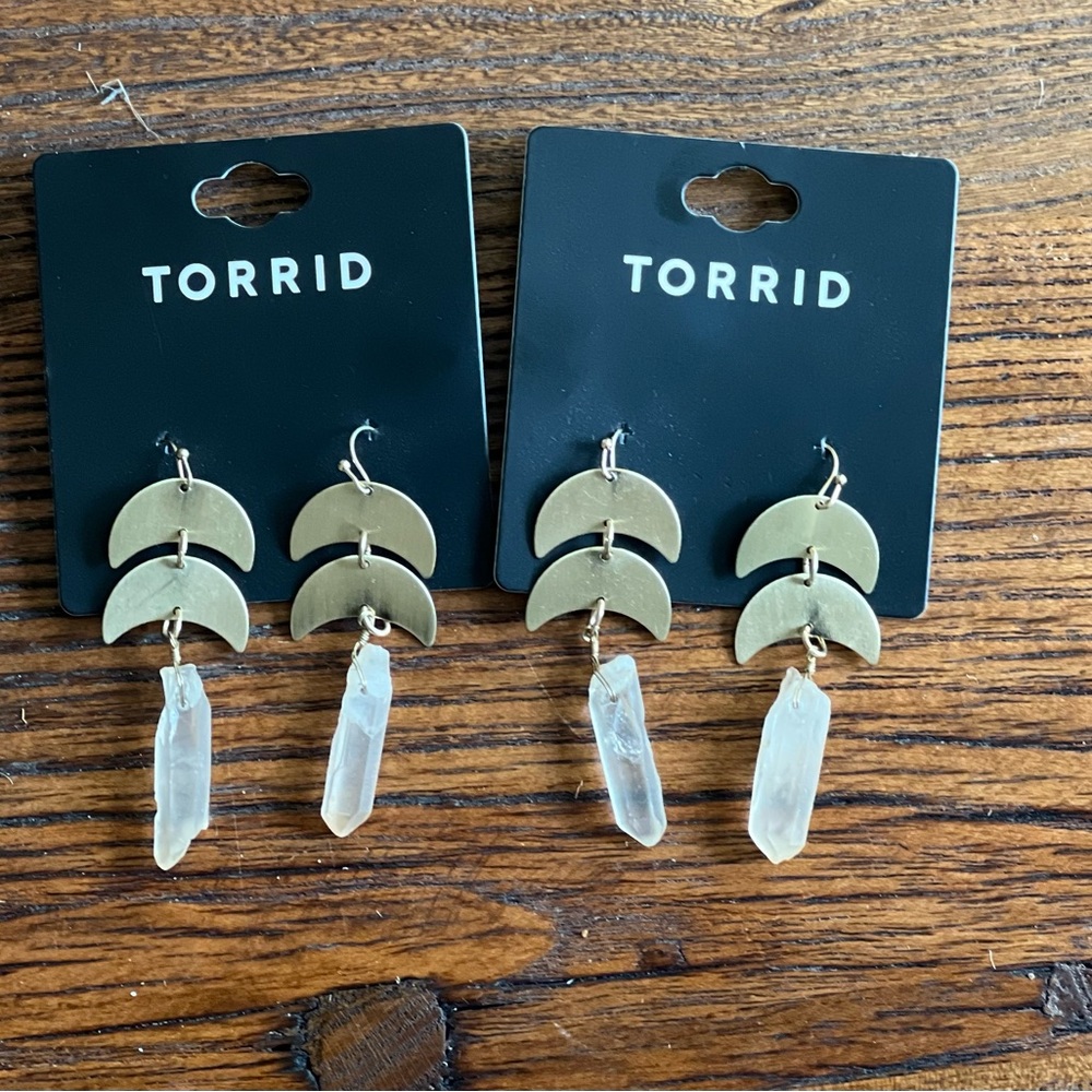 This purchase for TWO BRAND NEW pairs of gold drop earrings  (approx 2.5 inch )